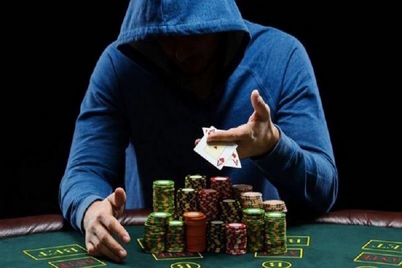 Bluff trong poker khi sử dụng cần có tâm lý thoải mái